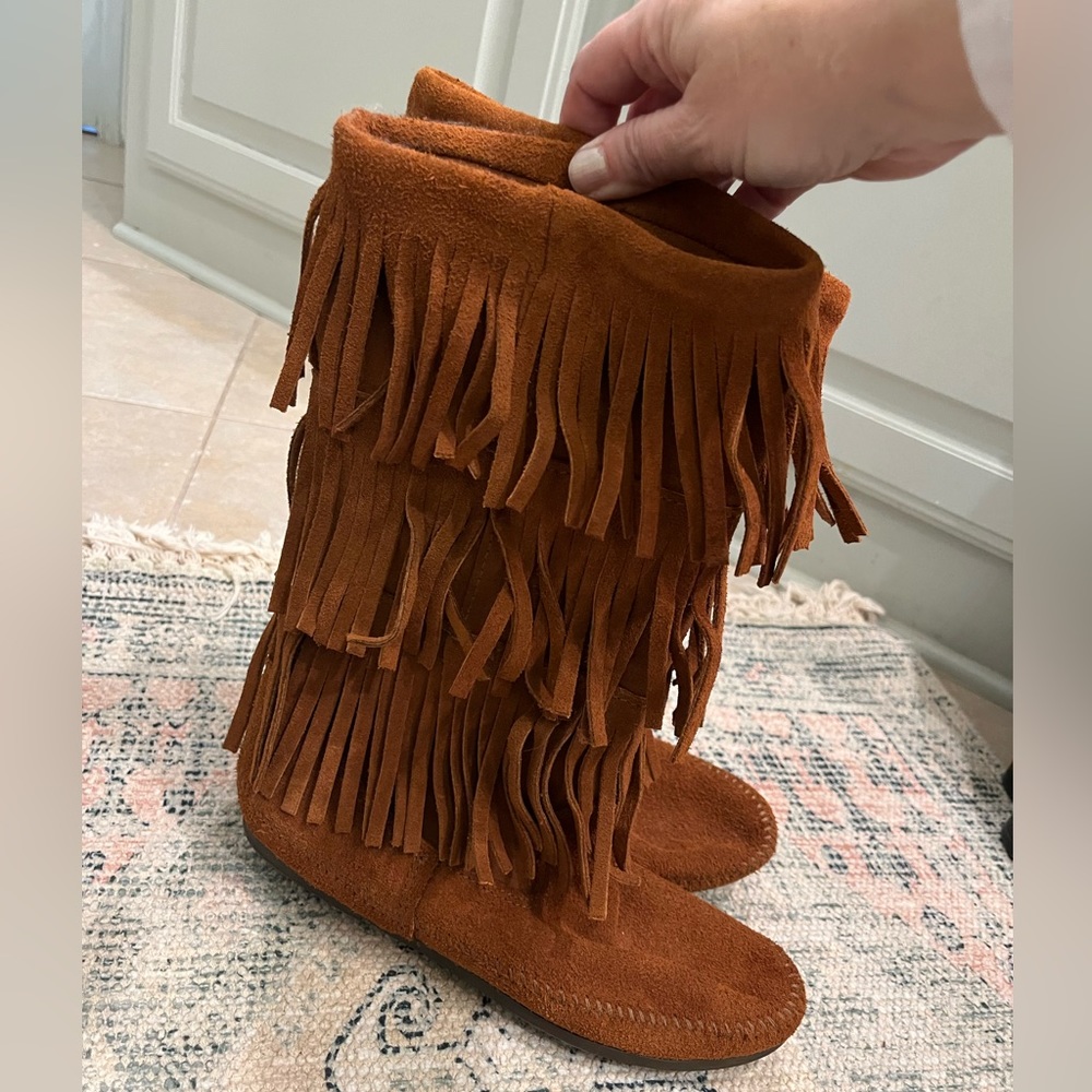 Minnetonka Fringe Boots, EUC